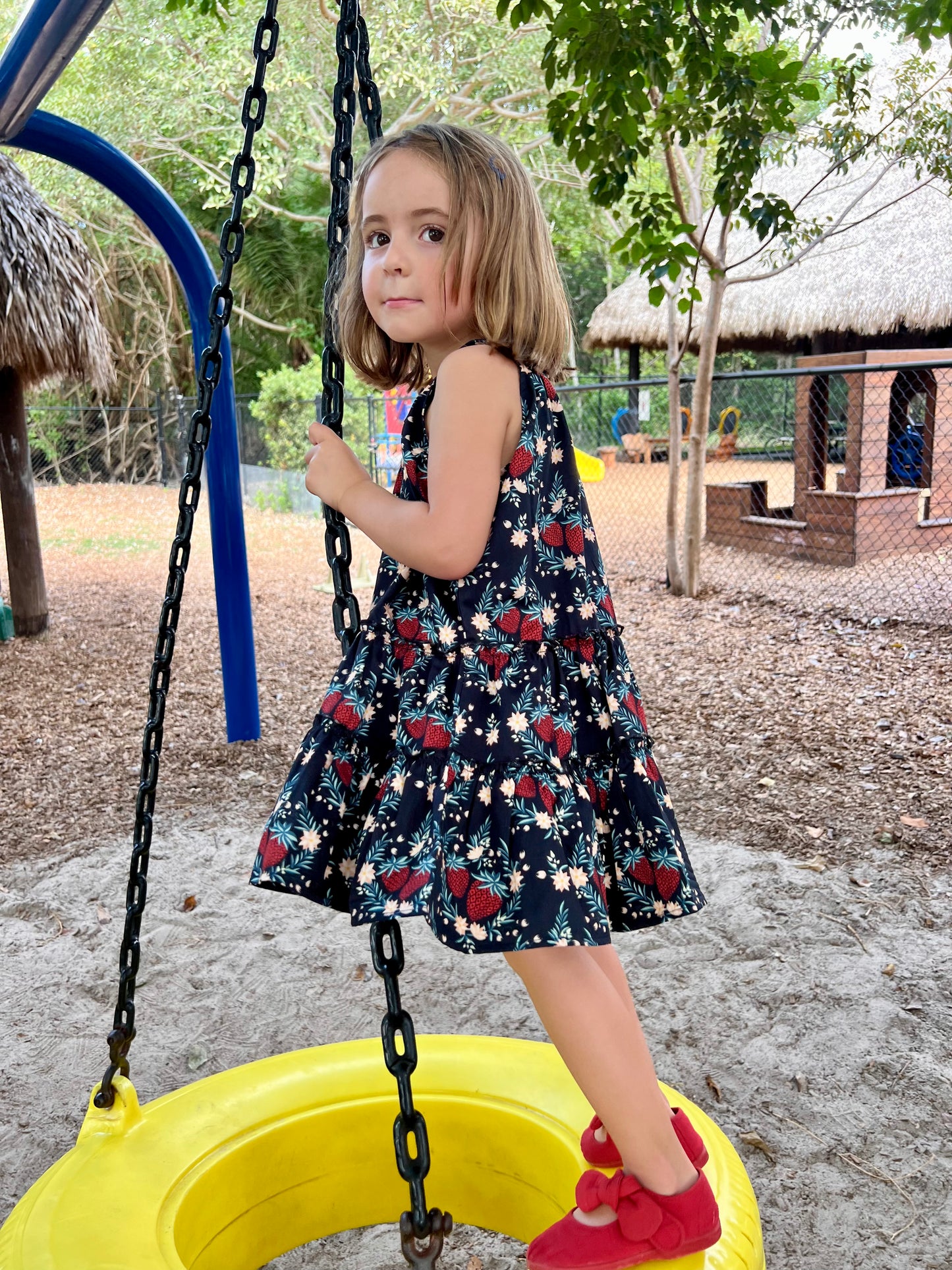 Iris dress in strawberry