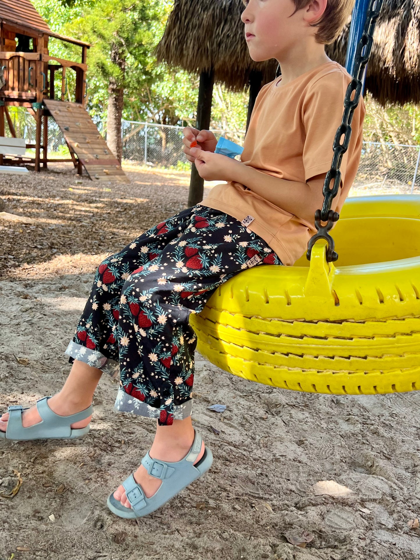Pepo pants in strawberry