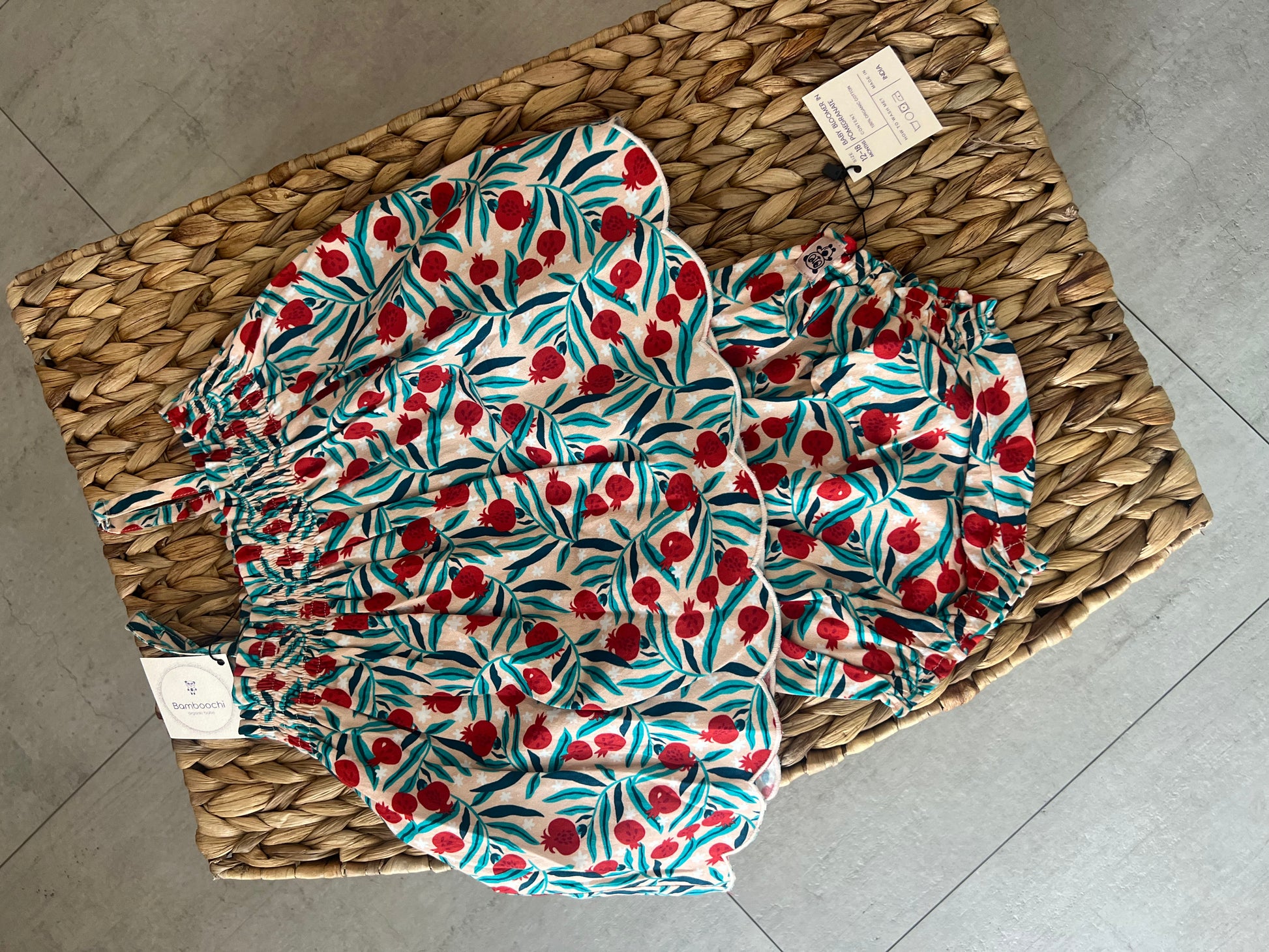 organic cotton baby bloomers with pomegranate print. designed for 9 to 12 and 12 to 18 months old babies. soft, breathable, and eco-friendly with a playful fruit-theme pattern. Complete the look with Sofi top in pomegranate print.